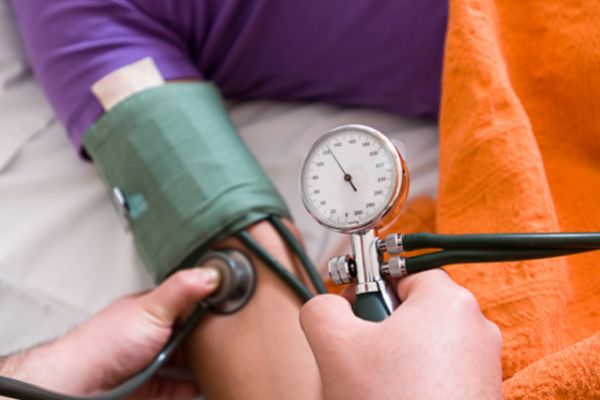 Ako znížiť vysoký krvný tlak prirodzene?